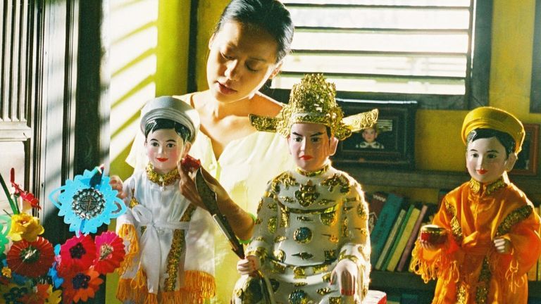 The Moon at the Bottom of the Well: Nguyễn Vinh Sơn’s Unsettling Portrait of Gender and Desire 