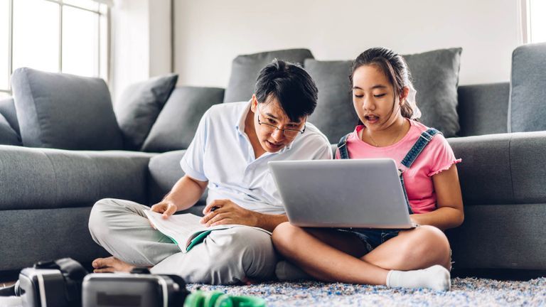 Cha mẹ và con cái: Liệu có nên trở thành bạn bè?