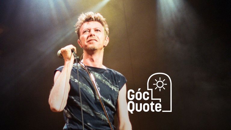 David Bowie trong show Ouvrez Le Chien (Live Dallas 95), tháng 11, 1995 | Nguồn: Mirrorpix/Getty Images