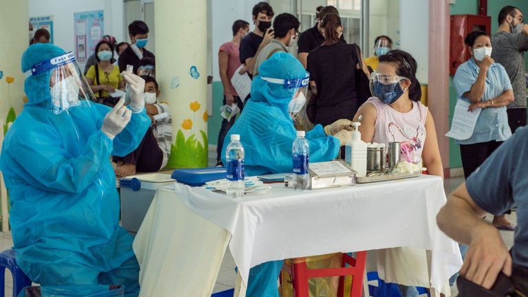 Gov’t Was Right To Prioritize Vaccination Before Full Reopening: AstraZeneca Vietnam Chief