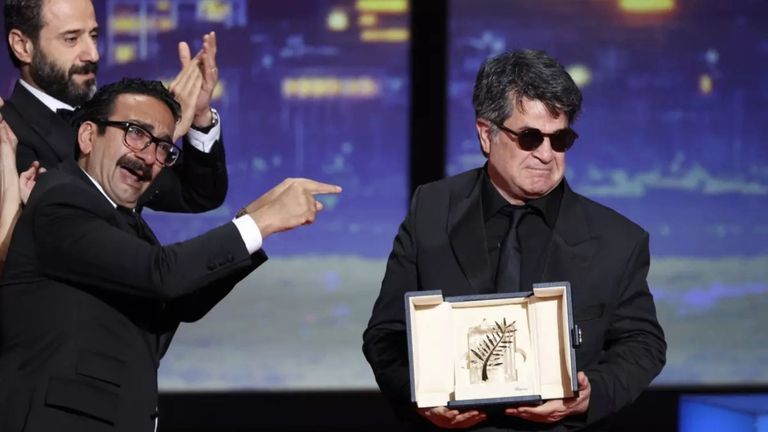 Khi Jafar Panahi thắng Cành Cọ Vàng, điện ảnh Châu Á đã chạm đến một cột mốc mới
