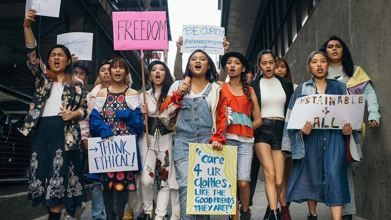 #WhoMadeMyClothes và cuộc đấu tranh 7 năm của nền công nghiệp thời trang