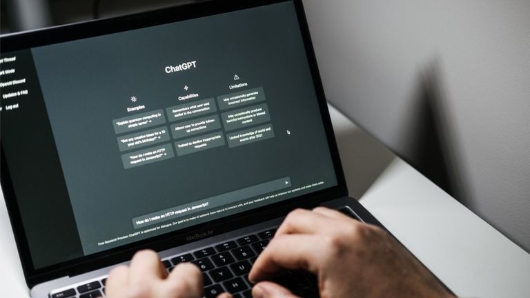 Vietnam Accelerates AI Adoption, Green SM Expands B2B, VC Funds Face Pressure To Return Capital