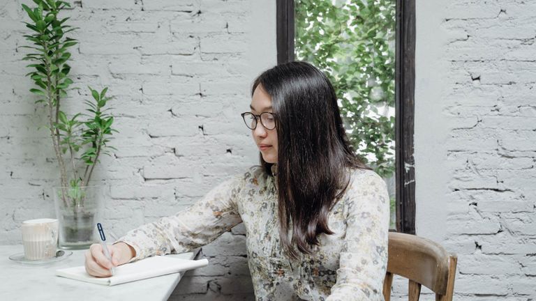 Viết để cảm thông với những bộn bề trong cuộc sống