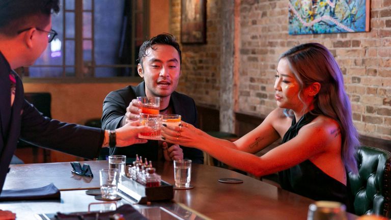 6 Bước cho bạn tiến gần hơn với người thương tại quán bar