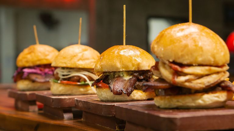 Điều kỳ diệu trong 4 loại burger cộp mác Quán Ụt Ụt