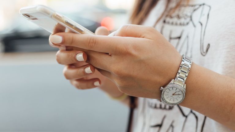 Tinder còn gì ngoài những "mối tình nhanh"