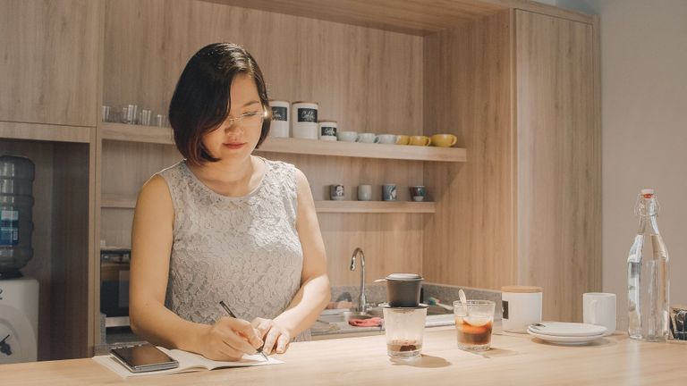 Công việc YouTuber toàn thời gian qua lời kể của Helen Lê