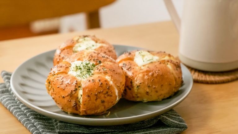 Ra Lò: Bánh mì bơ tỏi phô mai Hàn Quốc