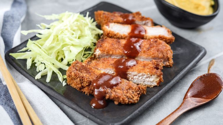 Ra Lò: Tonkatsu - Món ăn chưa bao giờ lỗi mốt