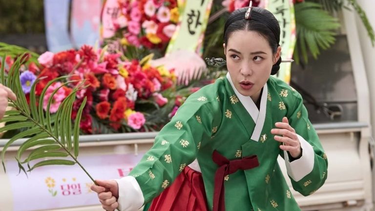 My Royal Nemesis và triết học Adler: Cần làm gì khi cuộc đời không yêu ta tha thiết?