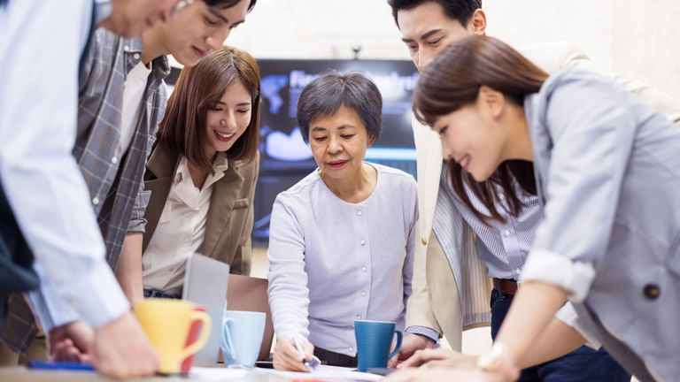 How Reverse Mentoring Can Eliminate Ageism In The Workplace