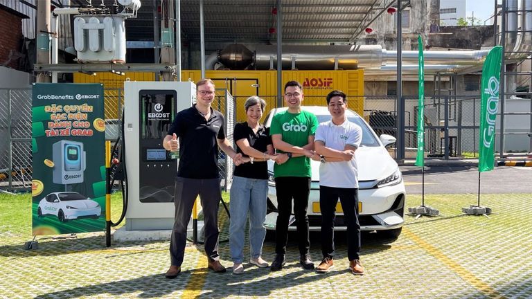 BOOST và Grab Việt Nam đã bắt tay mang đến đặc quyền sạc xe điện dành riêng cho đối tác tài xế Grab – cả xe điện hai bánh và bốn bánh. | Nguồn: EBOOST