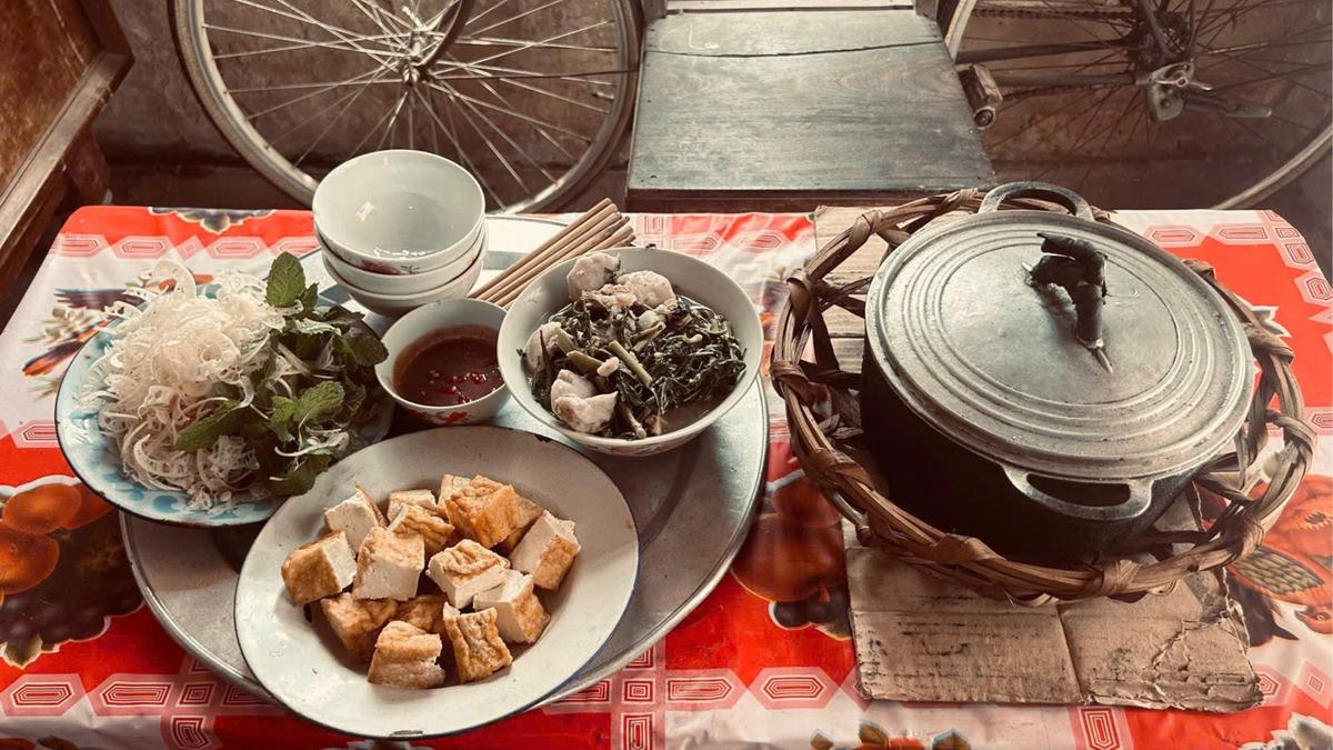 Thời chúng tôi: “Cơm trên” - Lớp nhường nhịn trong gian bếp cũ