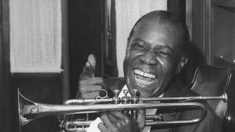 Louis Armstrong tại nhà riêng ở Corona, New York vào năm 1971.
