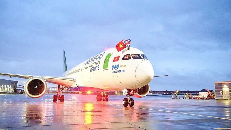 Opening direct flights between Vietnam and the UK would contribute to commerce and people-to-people exchanges. | Source: Twitter/@bamboo_airways