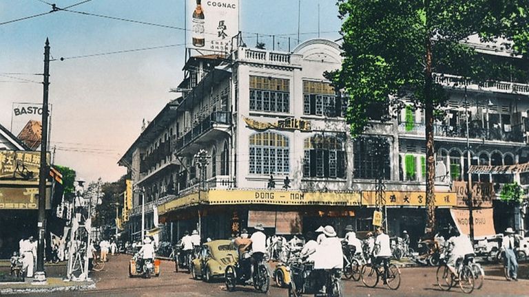 Tong Doc Phuong - Dong Khanh intersection in Cho Lon 1967, now Chau Van Liem and Tran Hung Dao Street, District 5 | Source: Flickr/manhhai.