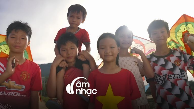 Một cảnh trong MV Rực Rỡ Việt Nam