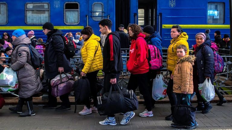 Dòng người di cư Ukraine đổ vào châu Âu. | Nguồn: Getty Images