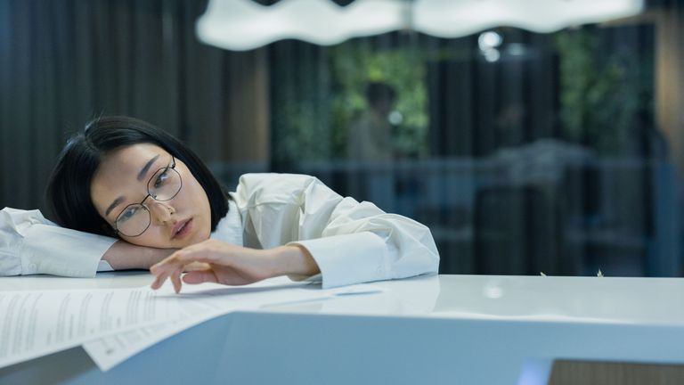 “Nằm thẳng” không nhất thiết là buông xuôi mà đôi khi là một khoảng lùi cần thiết để người trẻ giữ lại năng lượng và tìm hướng đi thực tế hơn. | Nguồn: Pexels