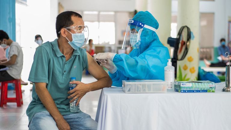 Hanoi Extends Social Distancing, Saigon Sees New Covid-19 Cases Drop