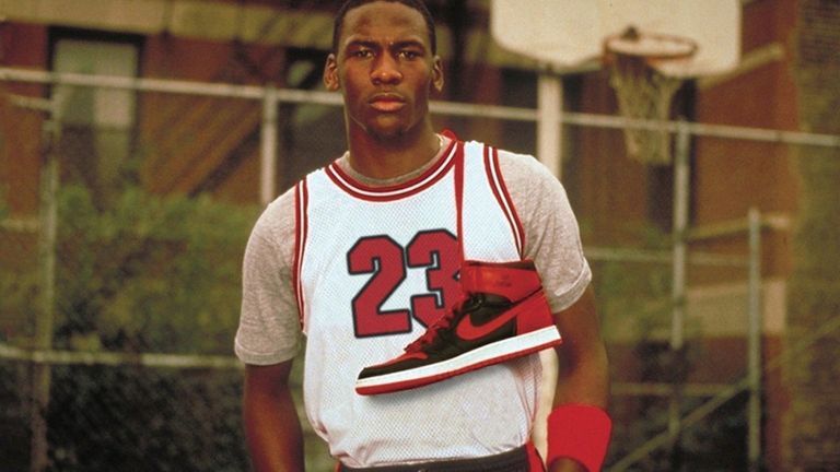 Michael Jordan bên đôi Air Jordan 1 | Nguồn: Nike