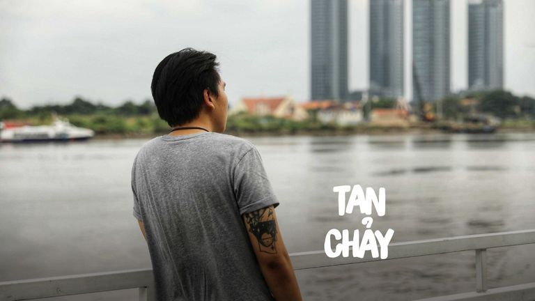 5 tiếng trên bàn xăm cũng không "ghê" bằng nỗi sợ bị ba đánh