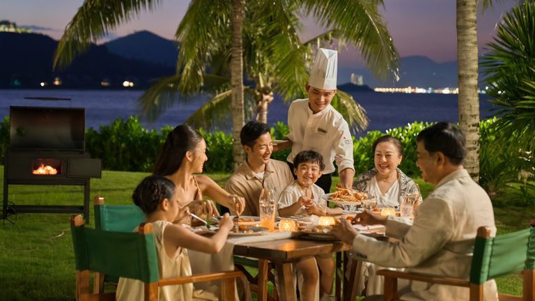 Nguồn: Nha Trang Marriott Resort & Spa, Hon Tre Island