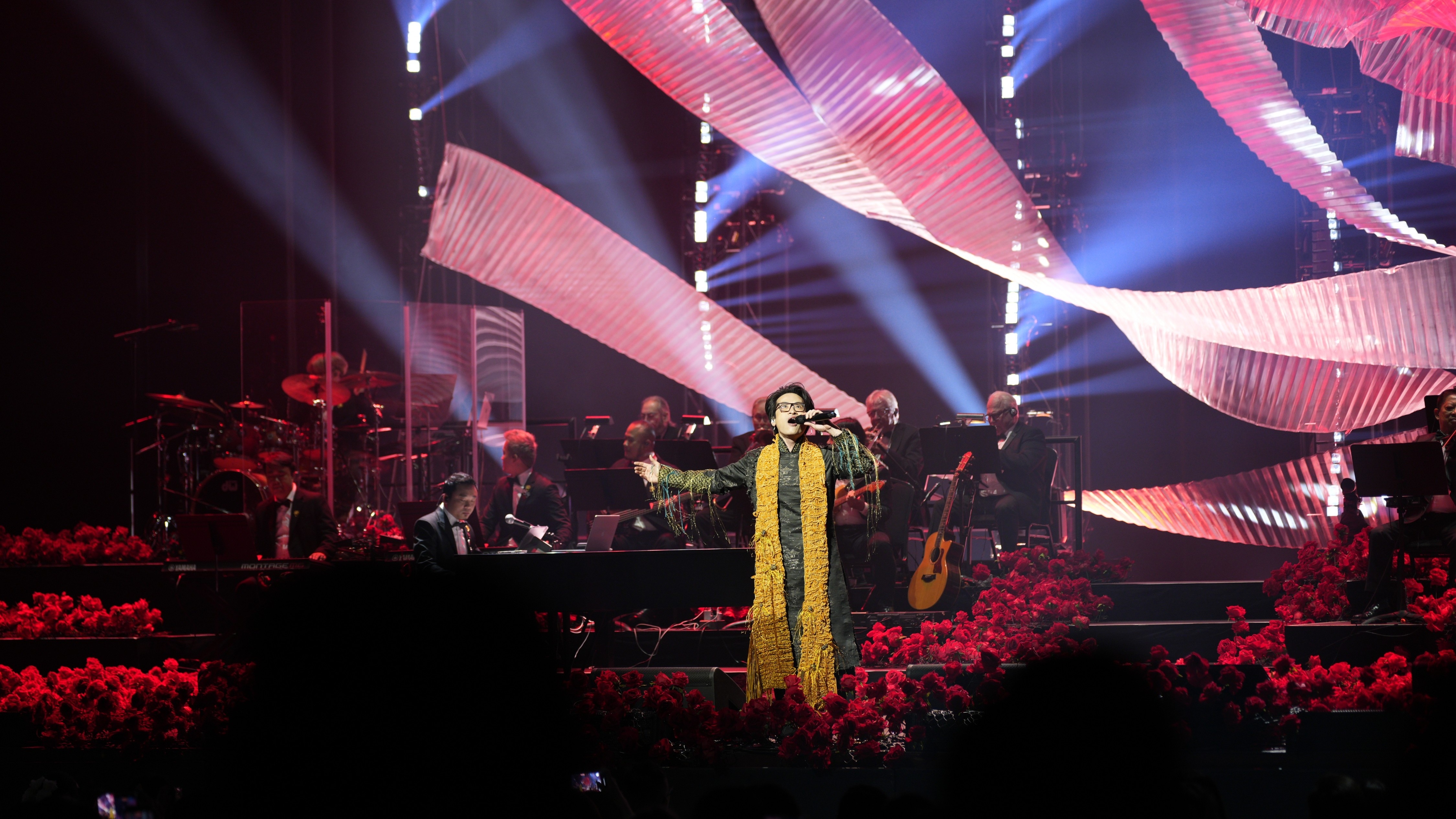 Hà Anh Tuấn và "The Rose" - Kẻ viễn du đi vòng thế giới để tìm thấy đoá hồng trong tim mình