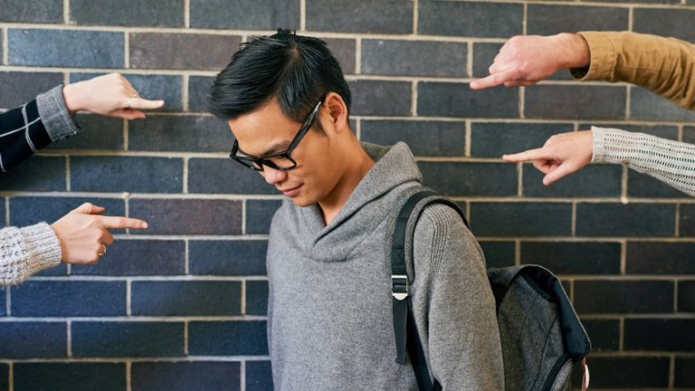 Vì sao con người luôn có định kiến?