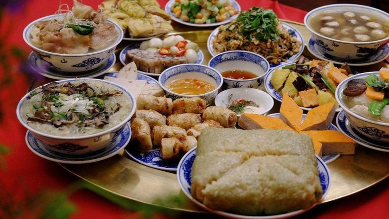 A typical Tet’s dinner table in Northern Vietnam. | Source: Thanh Vu for Chao Hanoi
