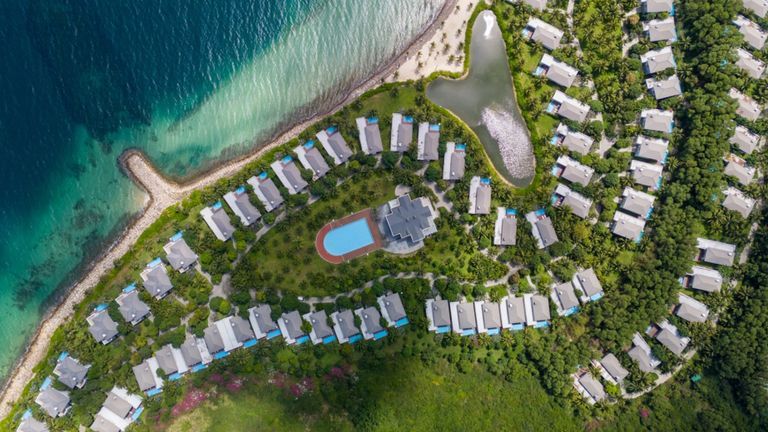 Set in a peaceful enclave just 5 minutes from the thrilling VinWonders Theme Park, the resort has quickly become a favorite destination for families across Vietnam and beyond.