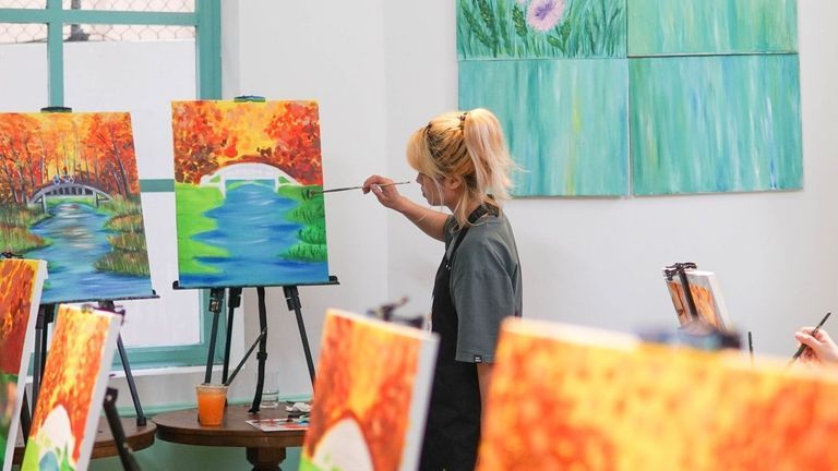 What's better than a creative activity that stimulates your mind and allows you complete freedom? | Source: Tiem Cafe Chu Nhat