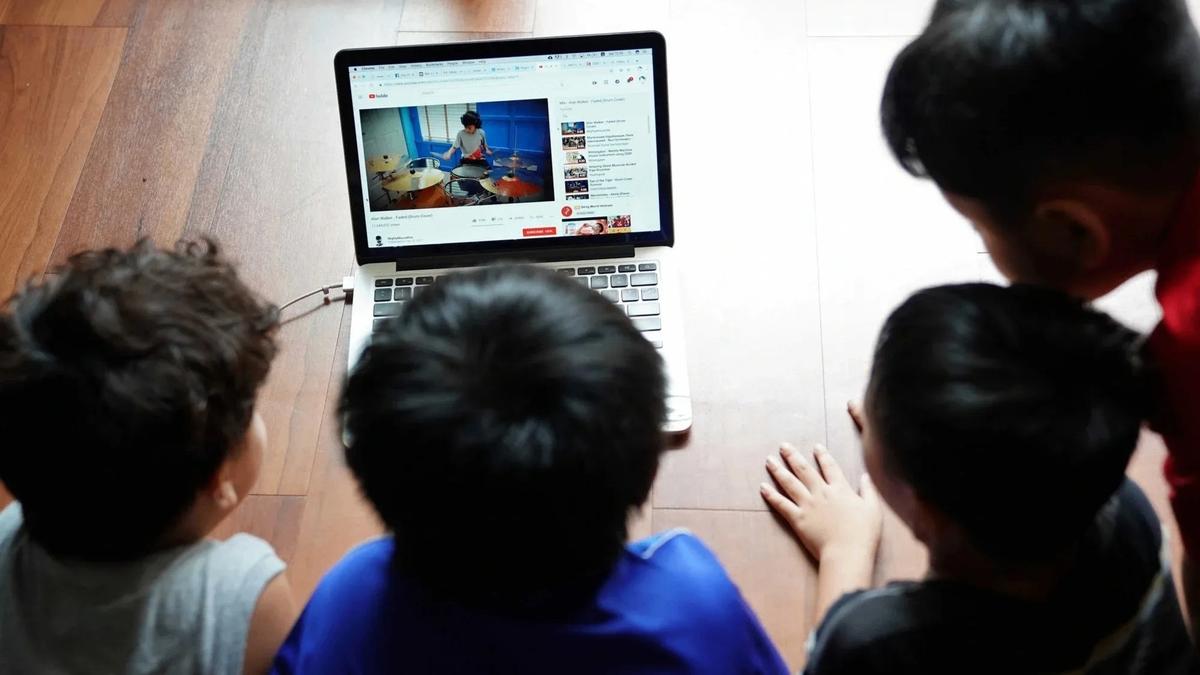 Vietnam Proposes Restrictions On Social Media Use For Under-16s