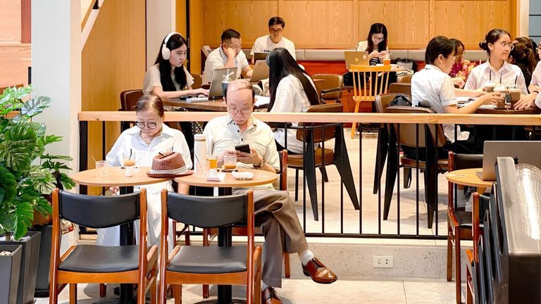 30,000 New F&B Outlets, Yet Storefronts Sit Empty: What’s Happening To Vietnam’s Retail Scene?