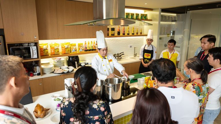 Hoạt động chia sẻ giải pháp ẩm thực của nhãn hàng Maggi Professional với khách hàng là chủ chuỗi nhà hàng và quán ăn. | Nguồn: Maggi Professional