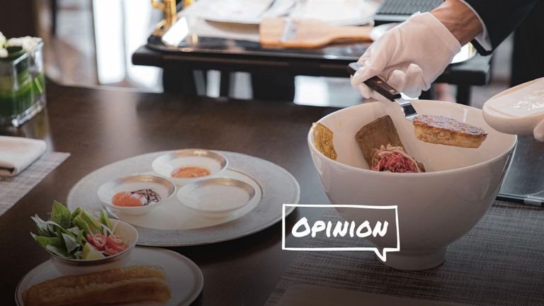 Tô phở dát gần 4 triệu đồng được phục vụ ở TP.HCM | Nguồn: Báo Lao Động