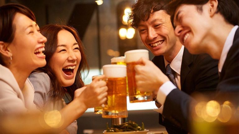 "Gezelligheid" là khoảnh khắc hạnh phúc tuyệt vời khi bạn được vui đúng nghĩa bên cạnh đồng đội chí cốt | Nguồn: Getty Images.