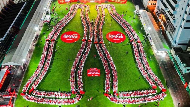 Hình ảnh “Bàn ăn vượt thời gian đông nhất thế giới” | Nguồn: Coca-Cola Việt Nam