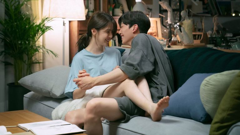 Mặt trái của quan hệ tình dục lên làn da và cơ thể | Nguồn: Netflix