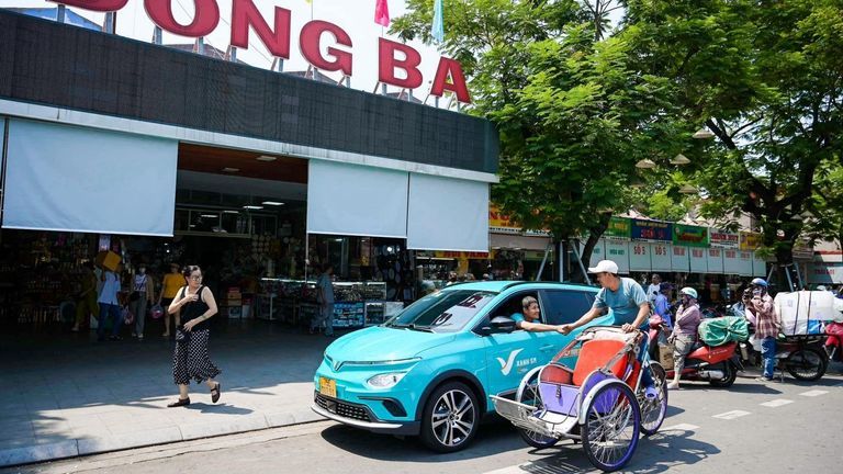 Xanh SM boasts twice the market share of its closest competitor, Be Group, and has emerged as the leader in the traditional taxi sector. | Source: Xanh SM / Facebook