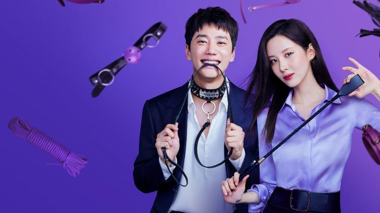 Sự tự do trong ăn mặc có khiến thời trang công sở trở nên "ô dề"? | Nguồn: Netflix