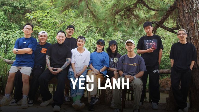 Đội ngũ Yêu Lành cùng Host Thùy Minh và Rapper Binz | Nguồn: Bobby Vũ cho Vietcetera.