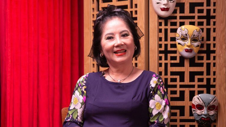 Ở tuổi 80, nghệ sĩ Mộng Tuyền vẫn đi muôn nơi lưu diễn