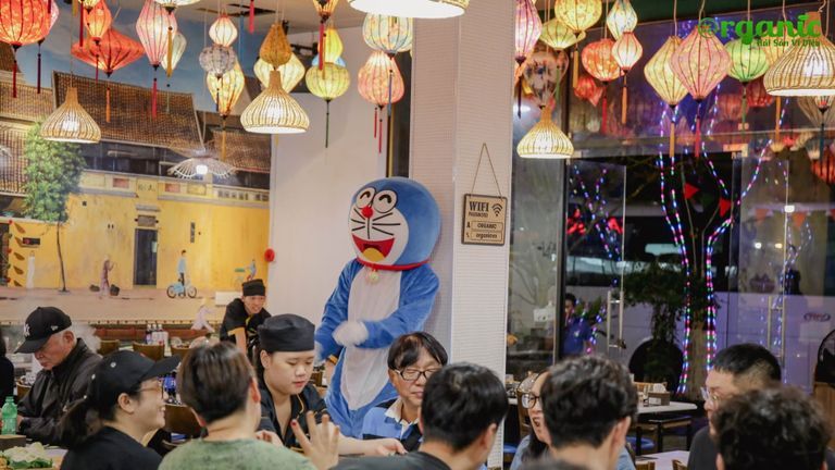 A Viral Tweet About A Family Restaurant In Vietnam Says A Lot About The Extras You Get For Free
