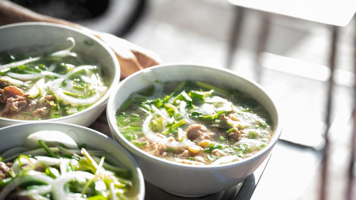 Phở bò Phú Gia: 30 năm giữ hồn Phở Hà Nội giữa lòng Sài Thành