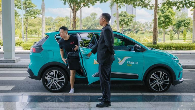 As ride-hailing services provide hassle-free options, the idea of car ownership, whether traditional or electric, becomes less appealing. | Source: Xanh SM / Facebook