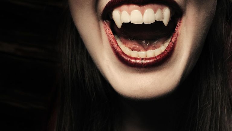 Hiệu ứng Vampire: Khi gương mặt đại diện "hút máu" khách hàng hơn sản phẩm