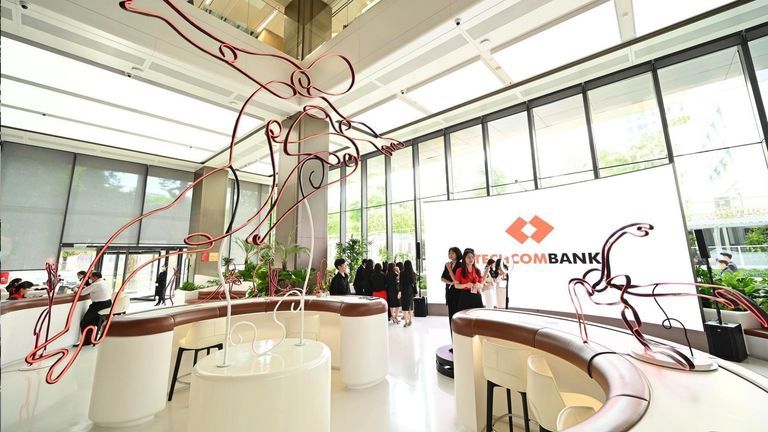 What sets Techcombank apart in Vietnam’s banking landscape? It’s their sustained position as a top employer, favored for several consecutive years. | Source: Techcombank