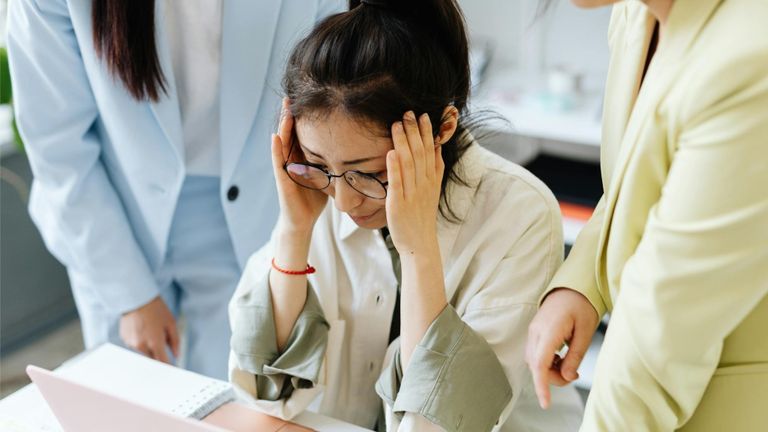 Ai cũng có thể mắc phải tình trạng "cận thị tư duy" mà không hay biết. | Nguồn: Pexels
